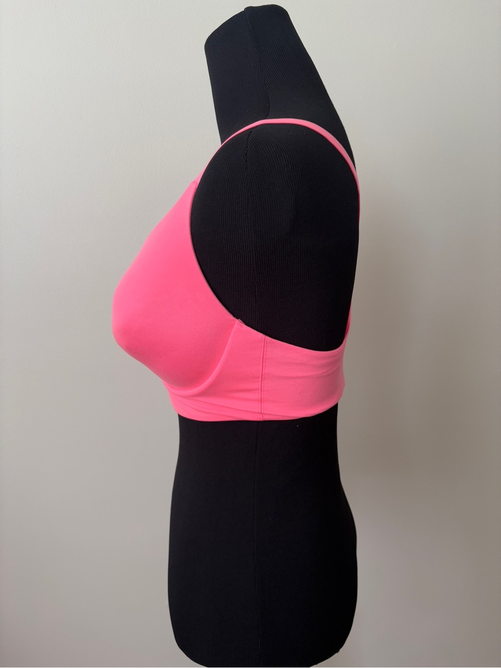 Victoria’s Secret Lightly Lined Wireless Plunge Bra 34DD - Picture 5 of 12